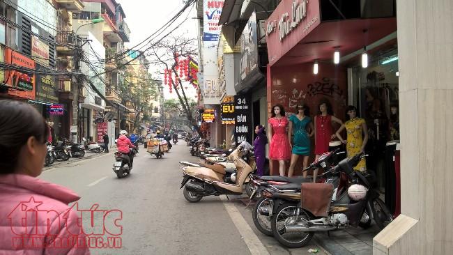 Hà Nội trước ngày ra quân chấn chỉnh vỉa hè: Nơi thông thoáng, nơi tràn xe ảnh 7